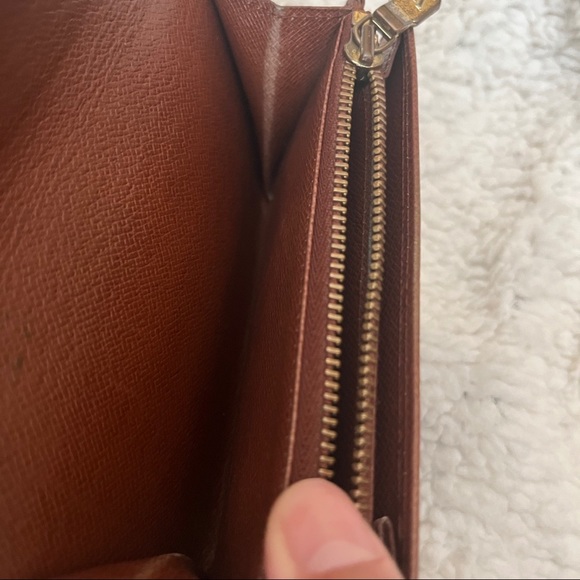 Authentic Louis Vuitton Compact wallet in Monogram - Picture 8 of 12